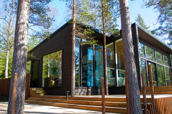Project The Sea House - Finland A wooden modern villa surrounded by trees. The wood is treated with exterior wood oil by Rubio Monocoat.