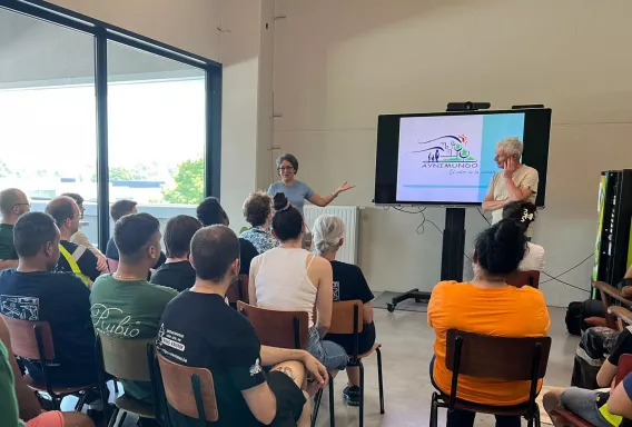 Aynimundo giving a presentation for employees