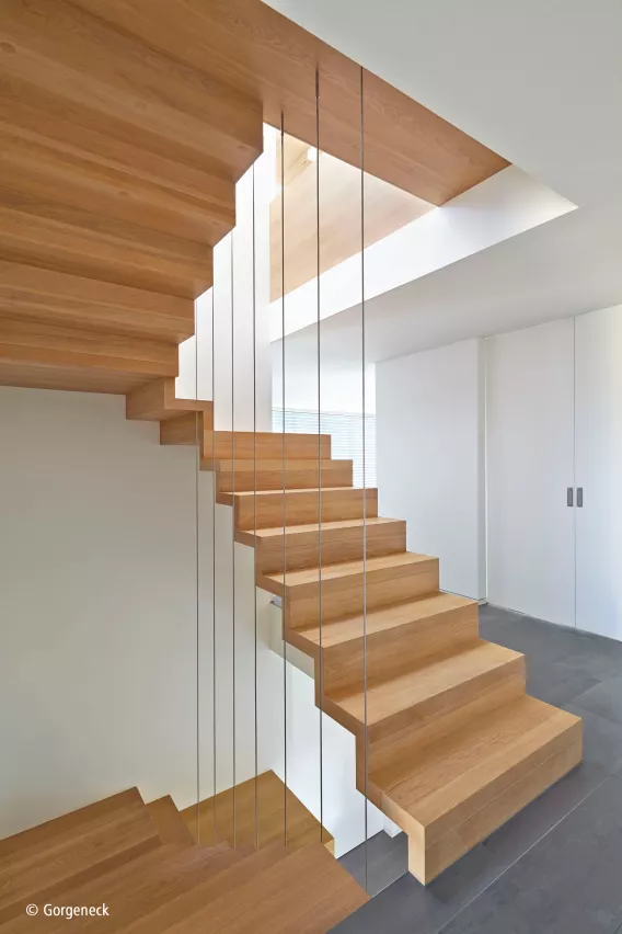 Oak staircase in two levels