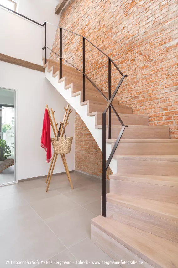 Light staircase with metal balluster