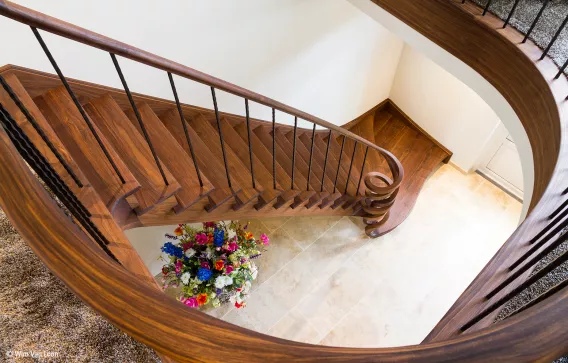 Staircase with landing and balluster seen from above