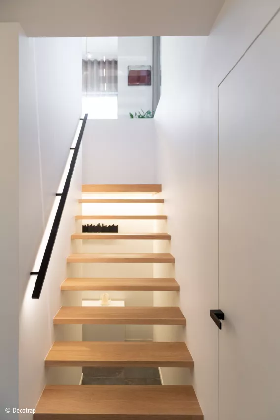 Floating staircase