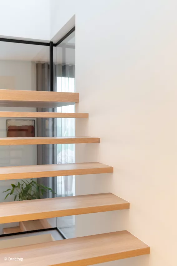 Floating staircase